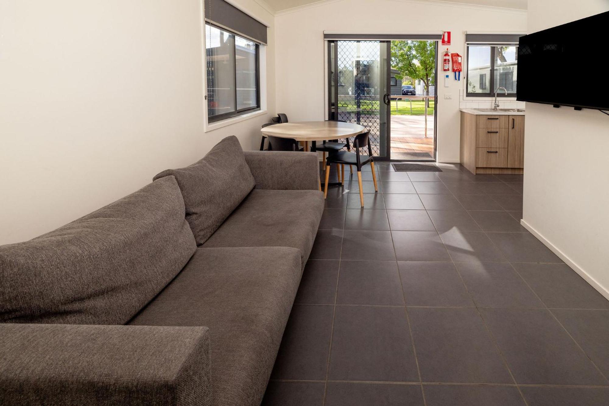 Big4 Renmark Riverfront Holiday Park ภายนอก รูปภาพ