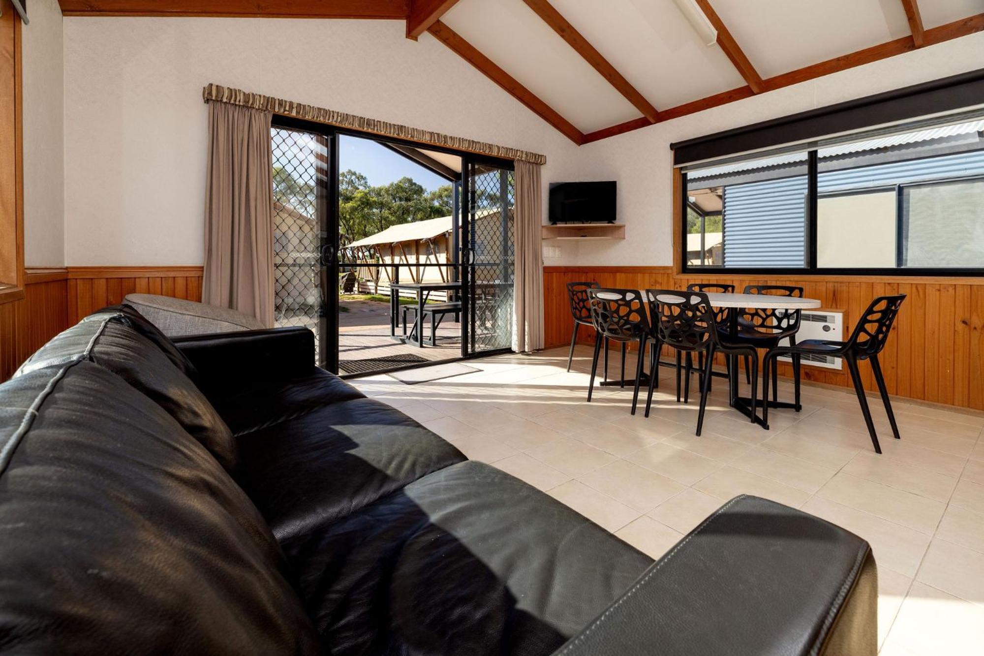 Big4 Renmark Riverfront Holiday Park ภายนอก รูปภาพ