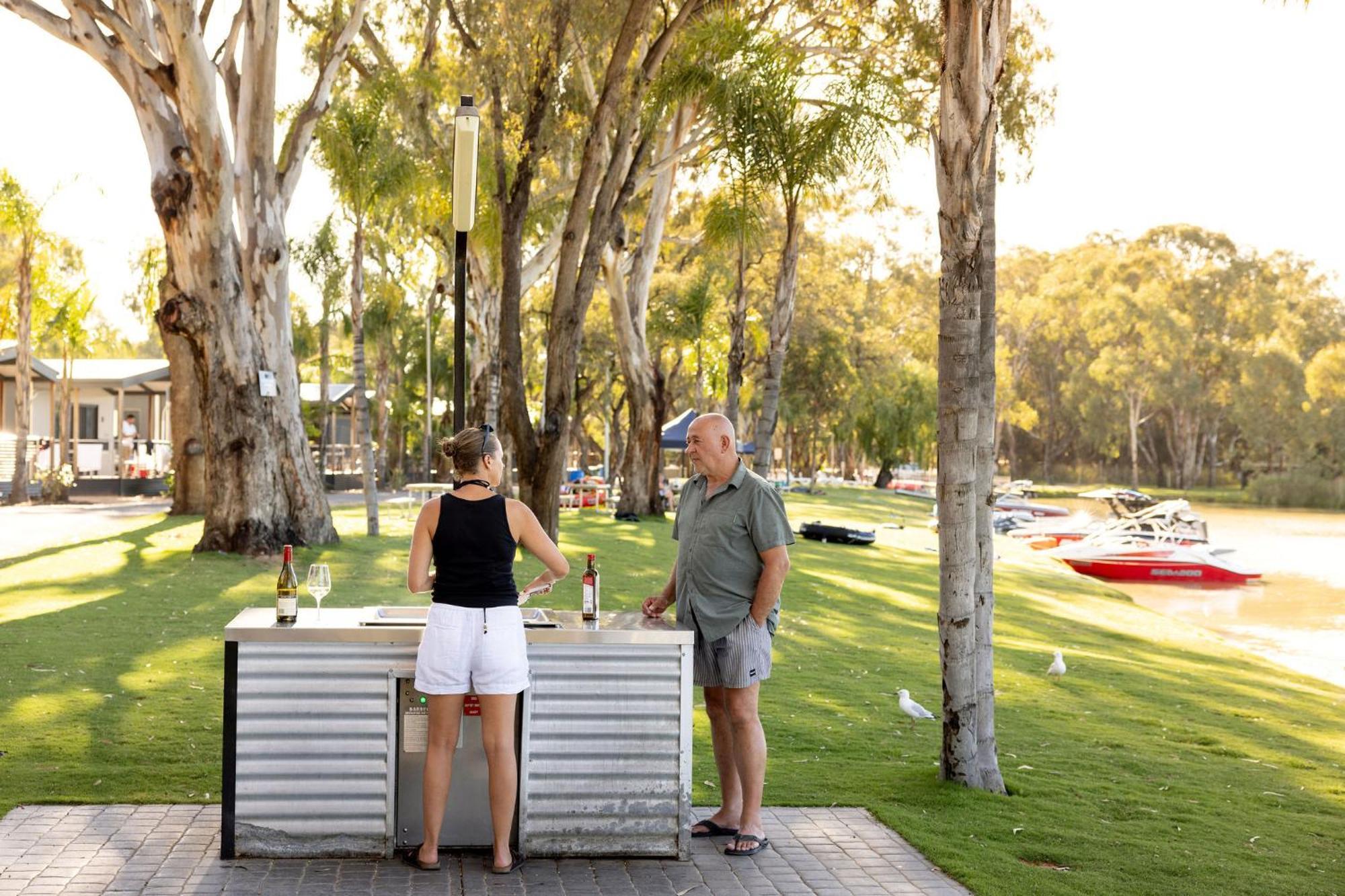 Big4 Renmark Riverfront Holiday Park ภายนอก รูปภาพ