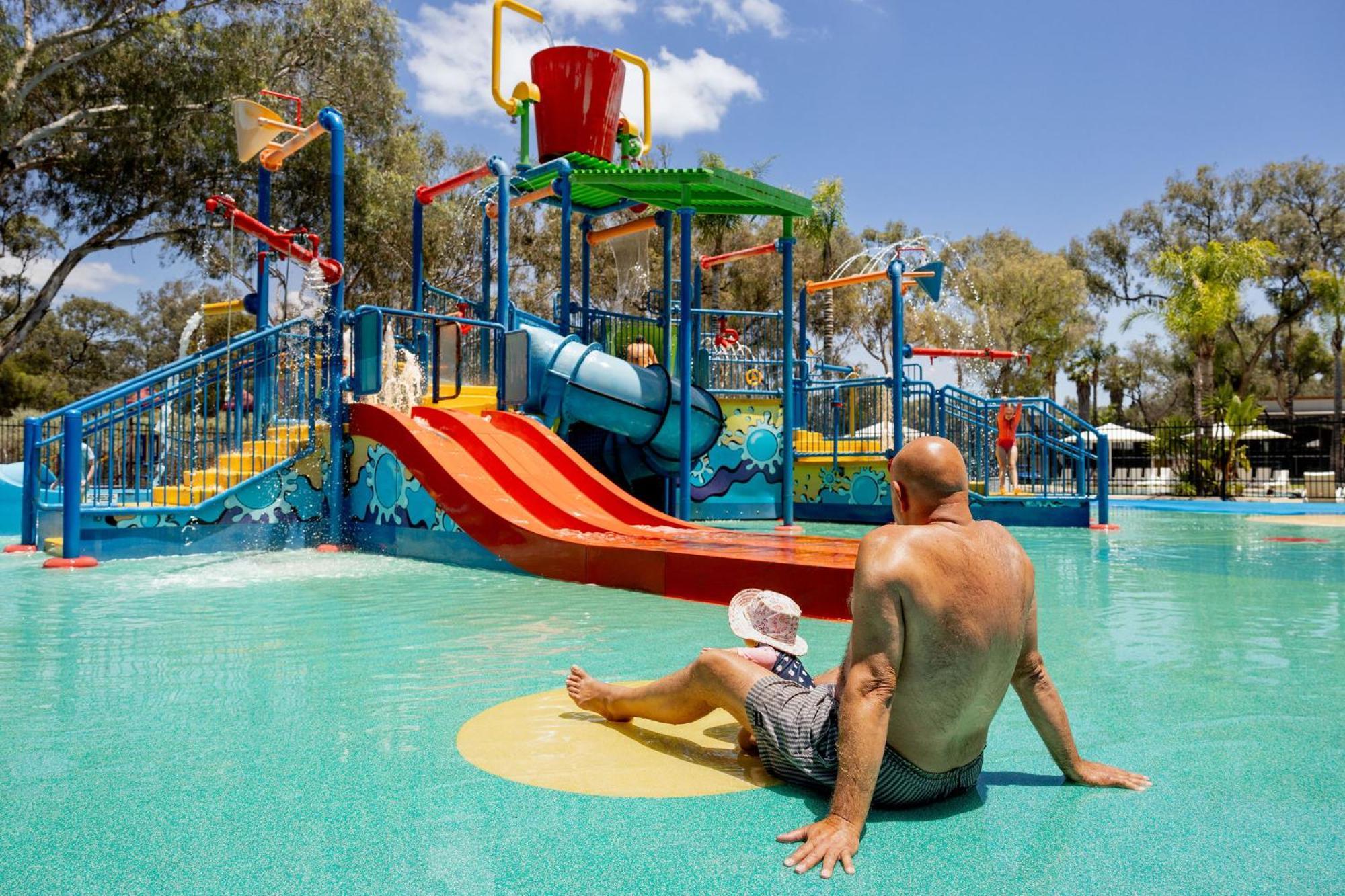 Big4 Renmark Riverfront Holiday Park ภายนอก รูปภาพ