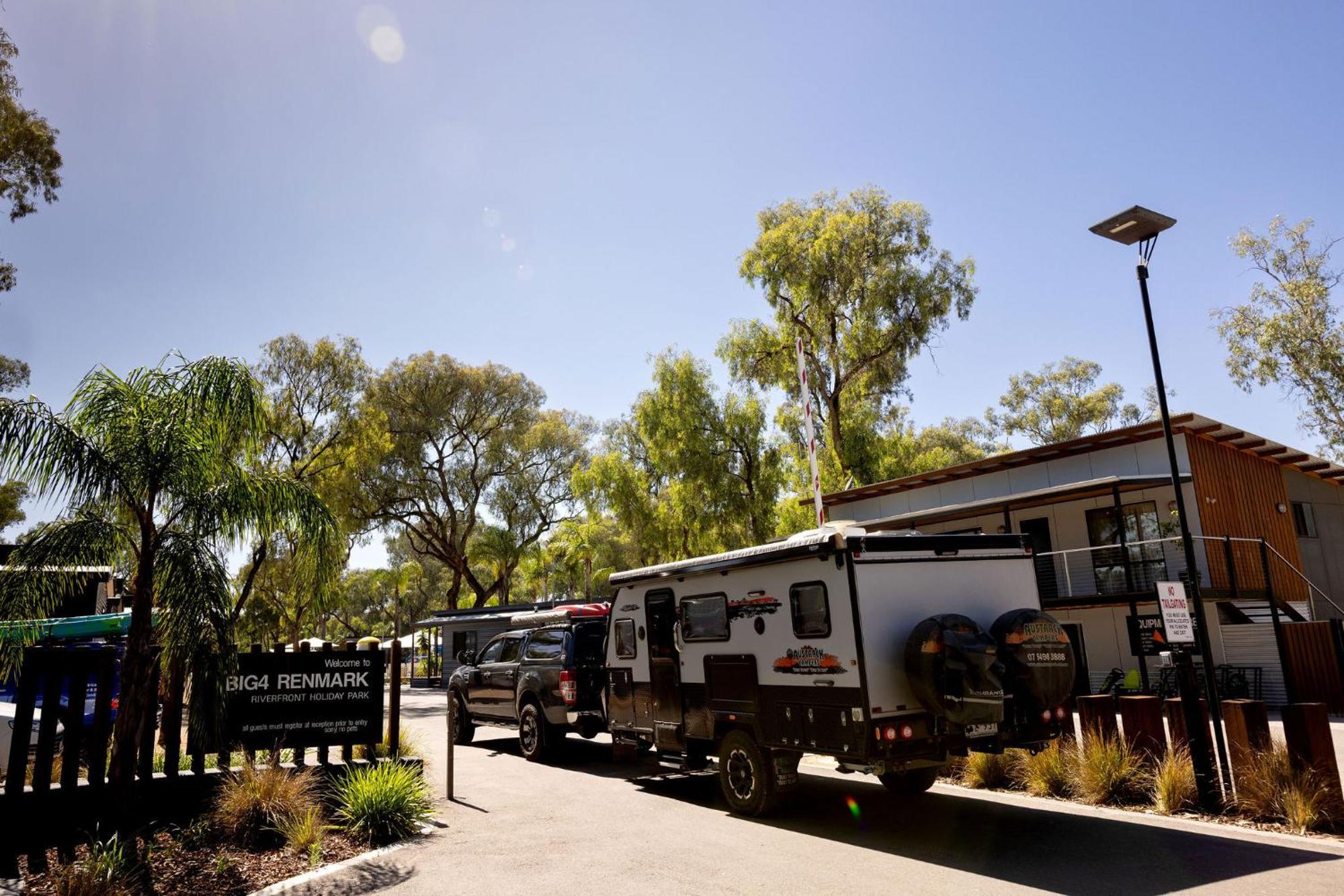 Big4 Renmark Riverfront Holiday Park ภายนอก รูปภาพ