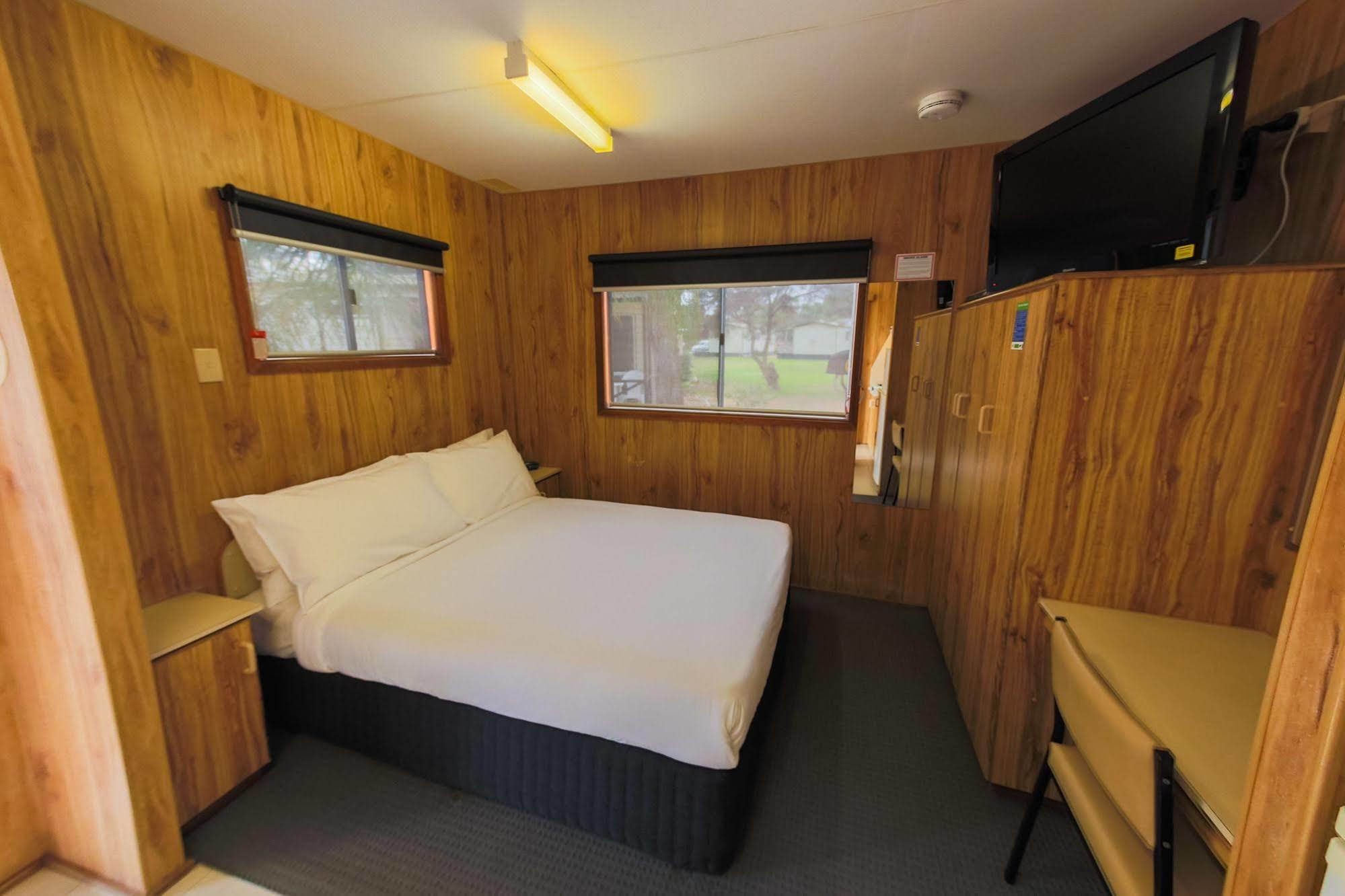 Big4 Renmark Riverfront Holiday Park Hotel ภายนอก รูปภาพ