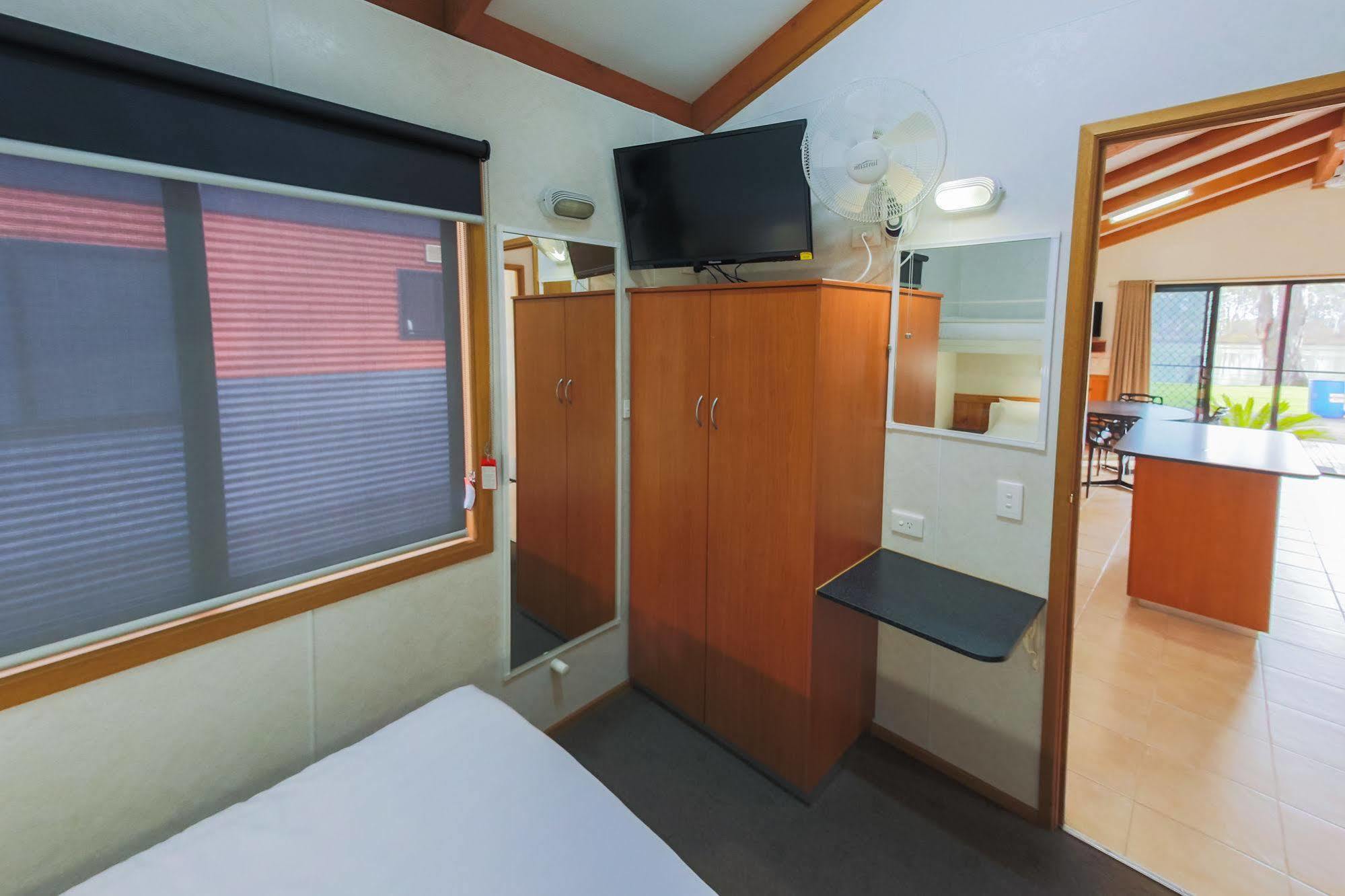 Big4 Renmark Riverfront Holiday Park Hotel ภายนอก รูปภาพ